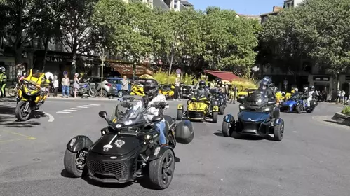 les motards du viaduc à Millau sur le Mandarous